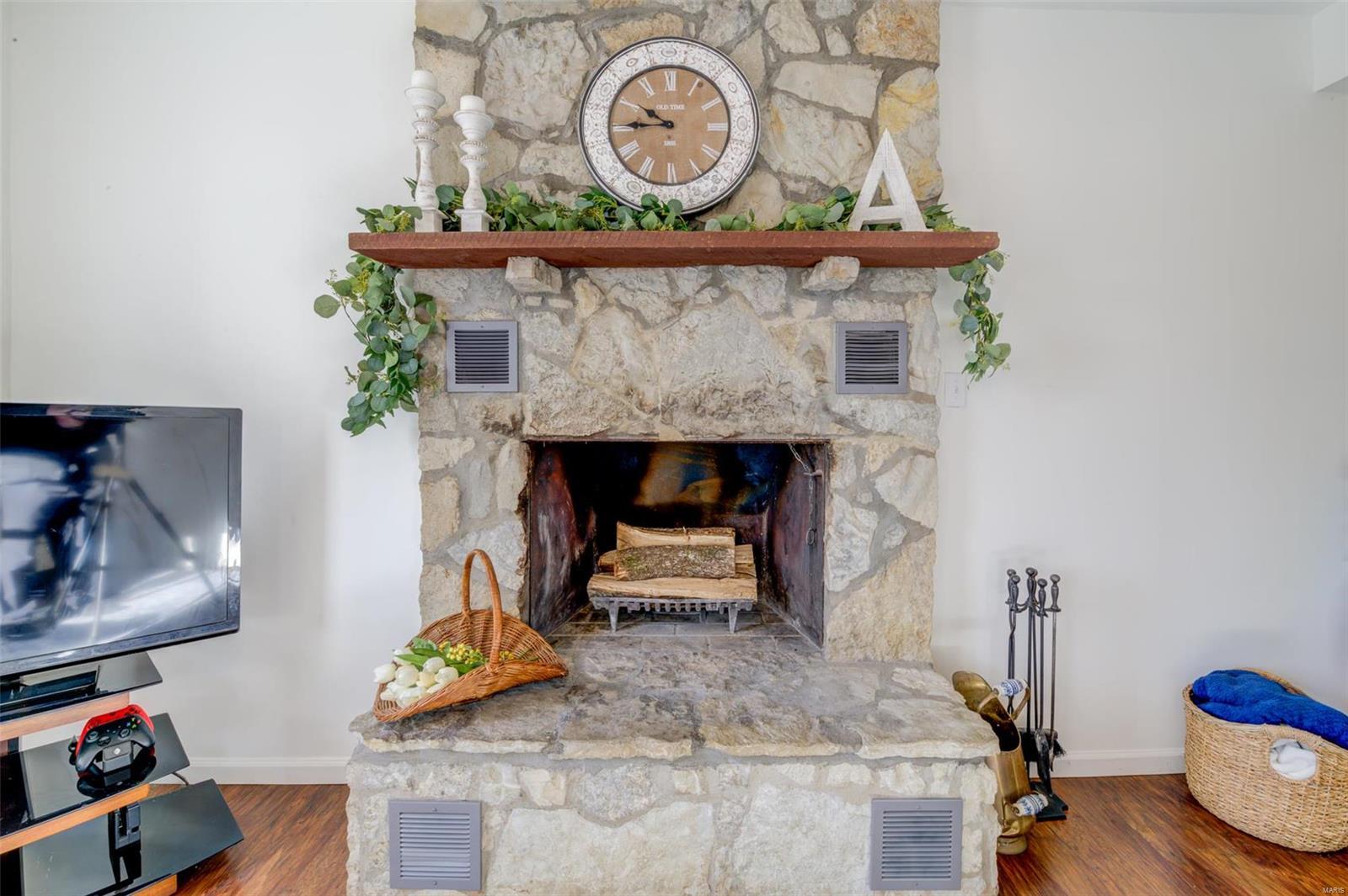 Cedar Hill, Missouri 63016, United States, 4 Bedrooms Bedrooms, ,2 BathroomsBathrooms,Residential,Pending,16046