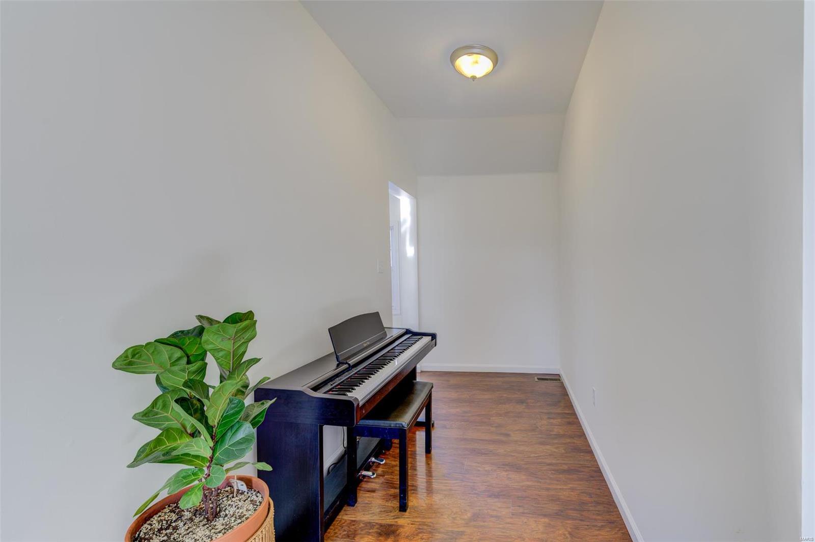 Cedar Hill, Missouri 63016, United States, 4 Bedrooms Bedrooms, ,2 BathroomsBathrooms,Residential,Pending,16046