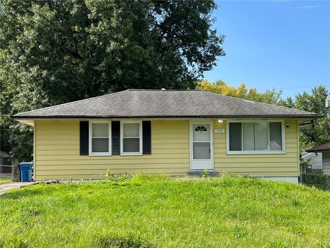 Photo of 1132 Maple Avenue, St Louis, MO 63138 (MLS # 24005079)