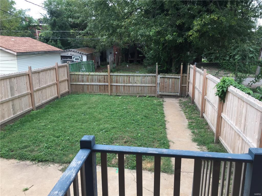 Laclede Race Cource Sub - Residential Lease