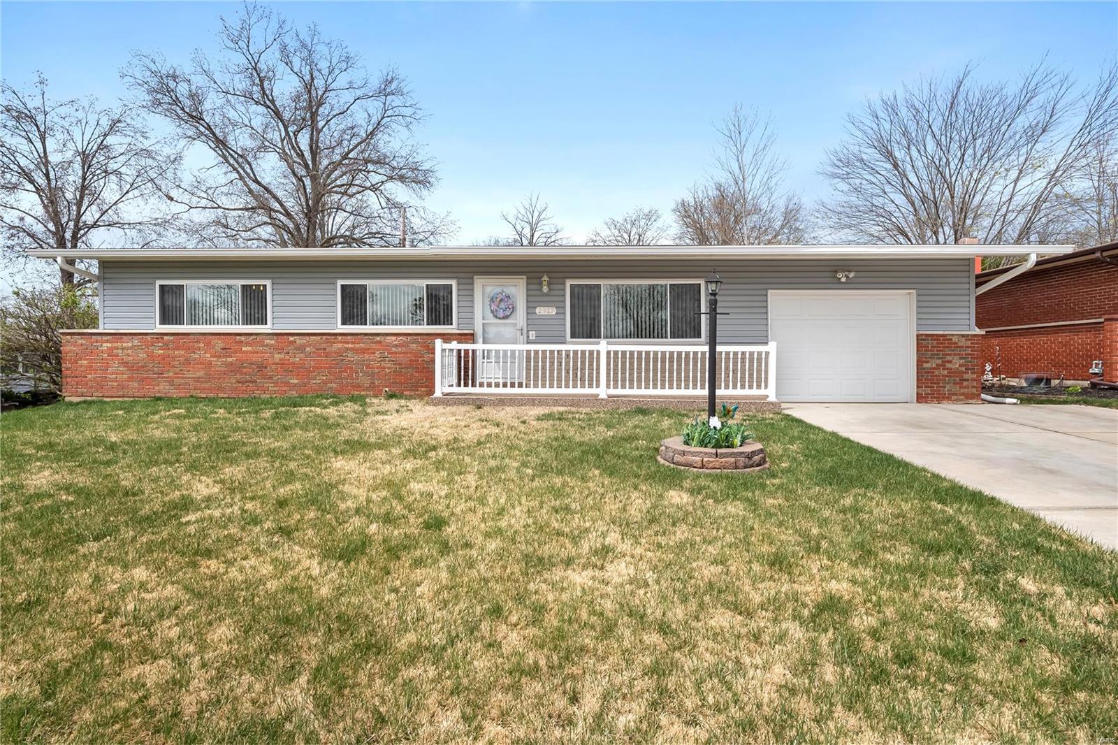 St Louis, Missouri 63125, United States, 3 Bedrooms Bedrooms, ,2 BathroomsBathrooms,Residential,Pending,101913