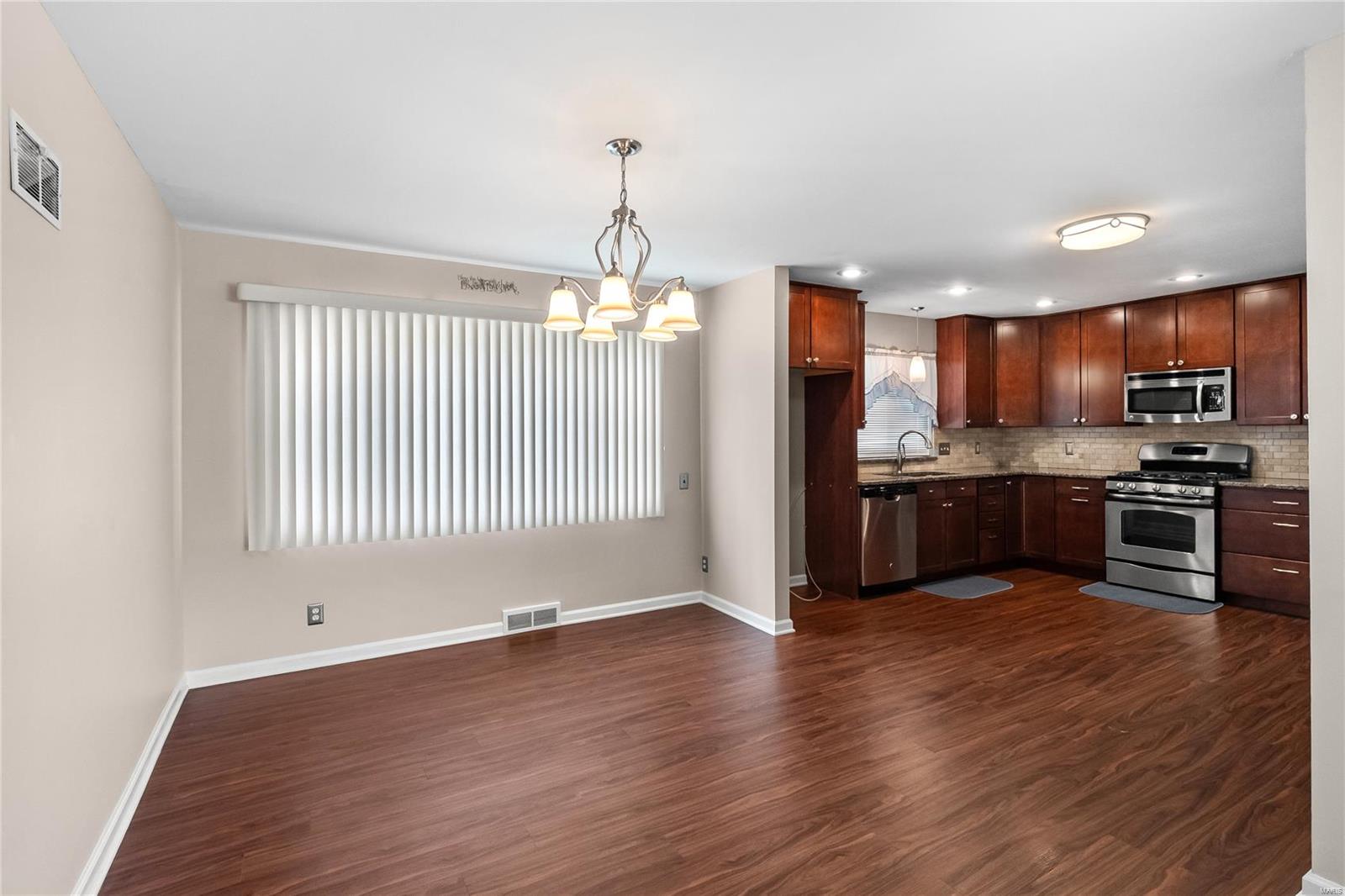 St Louis, Missouri 63125, United States, 3 Bedrooms Bedrooms, ,2 BathroomsBathrooms,Residential,Pending,101913