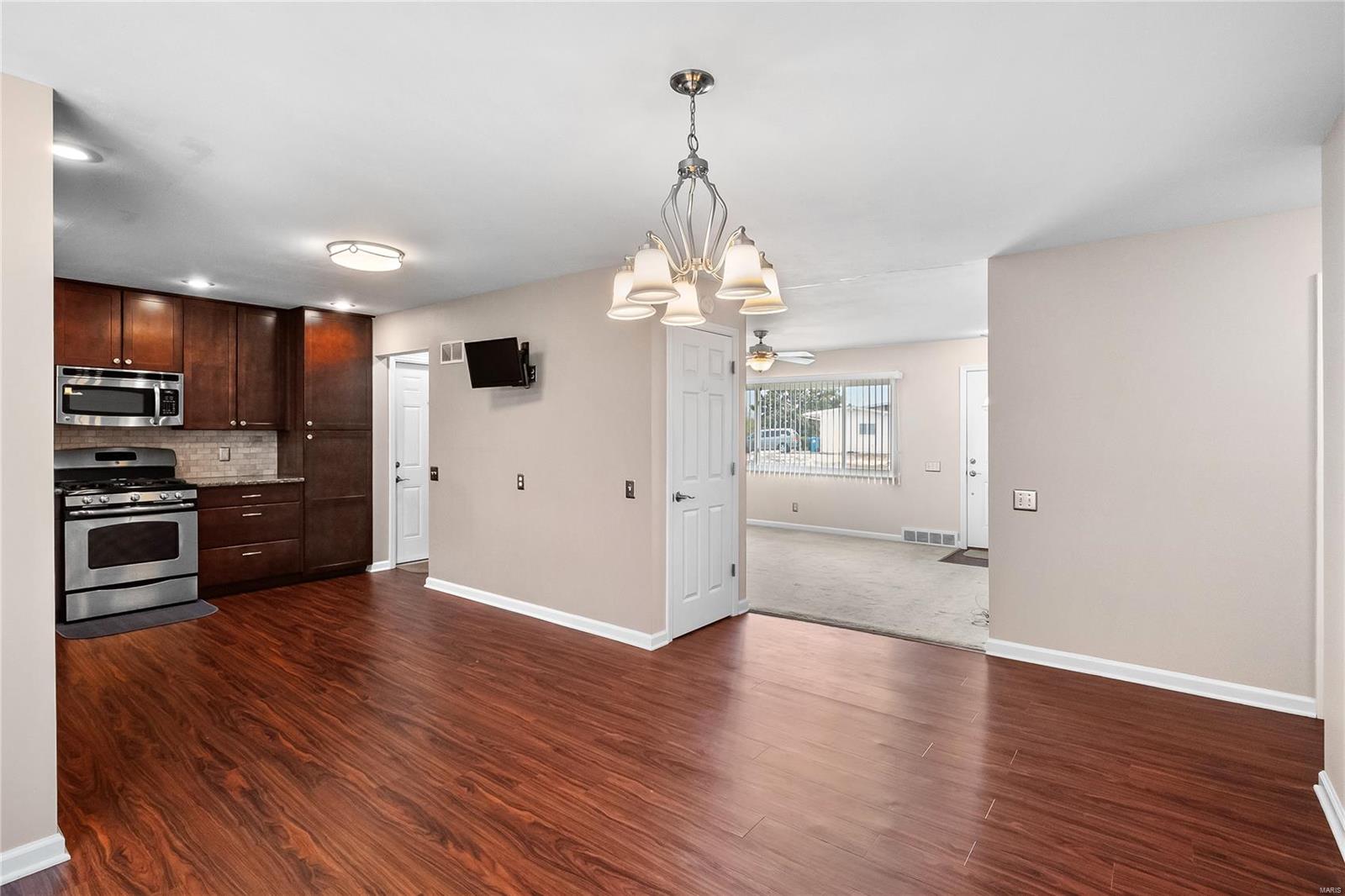 St Louis, Missouri 63125, United States, 3 Bedrooms Bedrooms, ,2 BathroomsBathrooms,Residential,Pending,101913