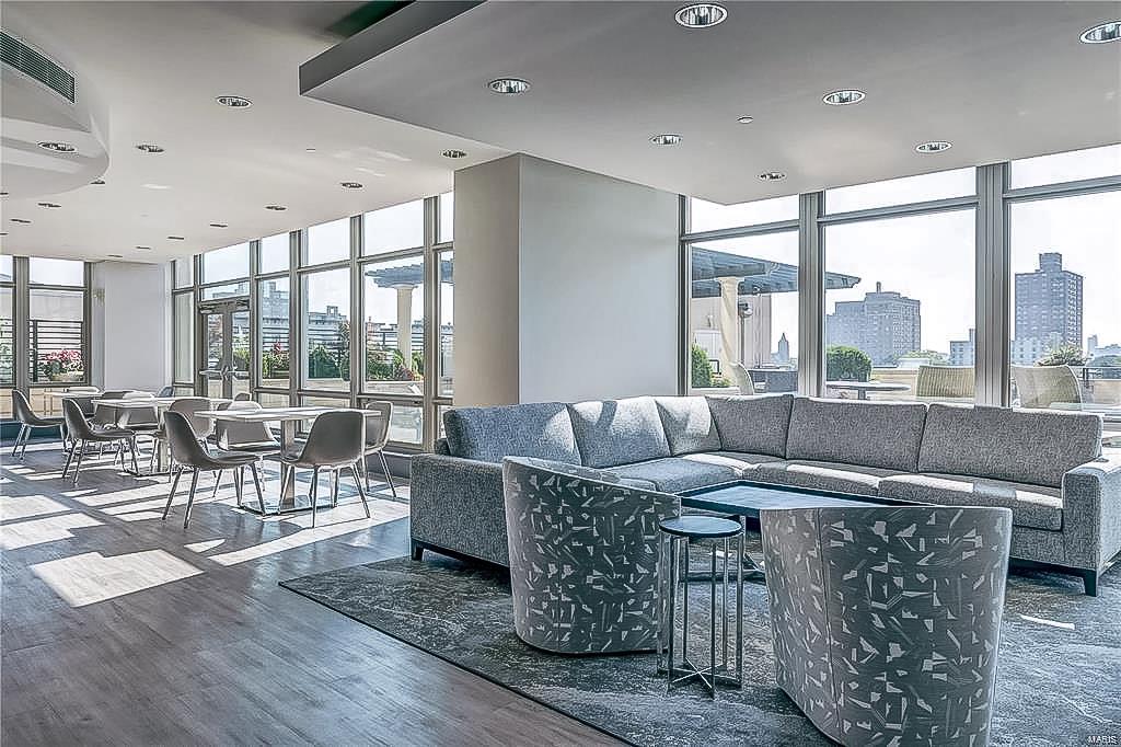 Park East Tower - Residential