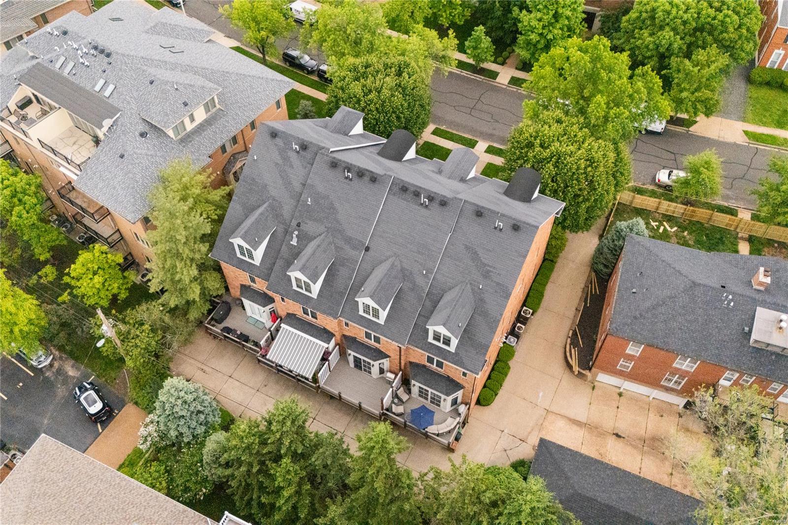 Brighton Way Twnhms A Condo - Residential