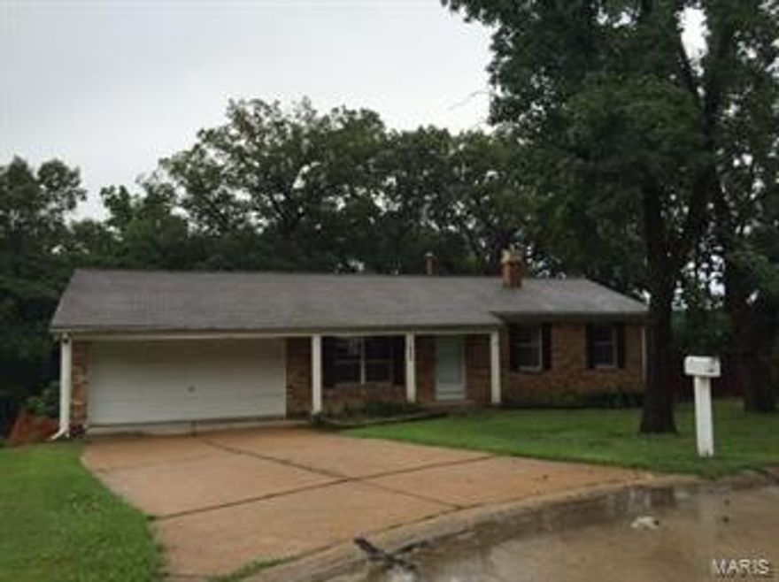 Great house in a much desired area. This 3 bedroom ranch style house has a lot to offer. Basement has family room with wood burning fireplace for those cold Missouri winter nights and a rec room for the families entertainment. Kitchen is spacious with  a nice dining area. Schedule your showings through the MLS now this house will go FAST!!!! 
This property is offered in its current AS IS condition; all utilities are turned off, Use caution when showing. Case #292-439961.