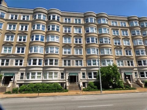 Condominium in St Louis MO 14 Kingshighway Boulevard.jpg