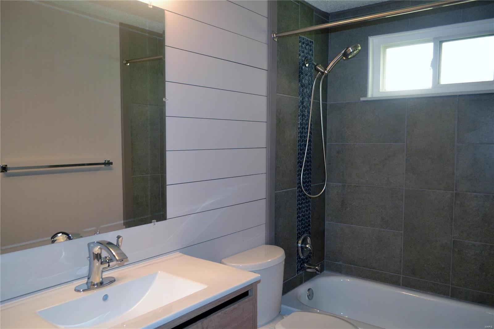 Country Lane Woods II 5 - Residential Lease