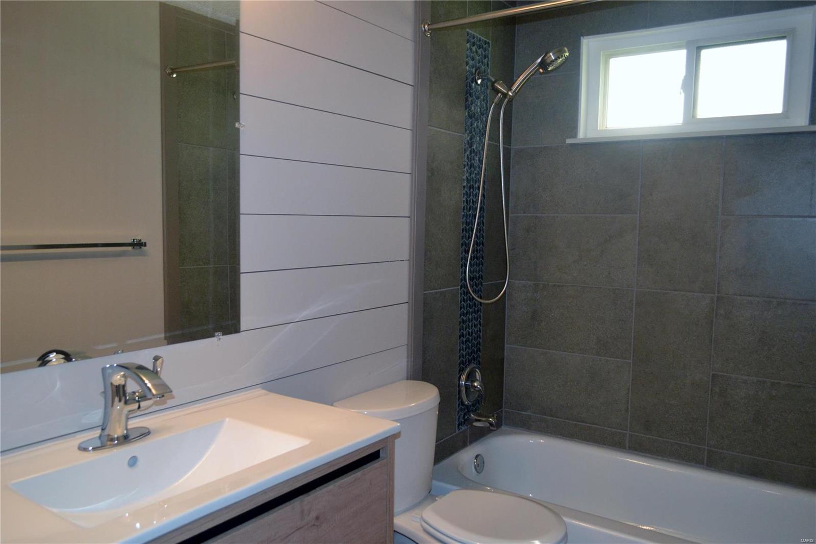 Country Lane Woods II 5 - Residential Lease