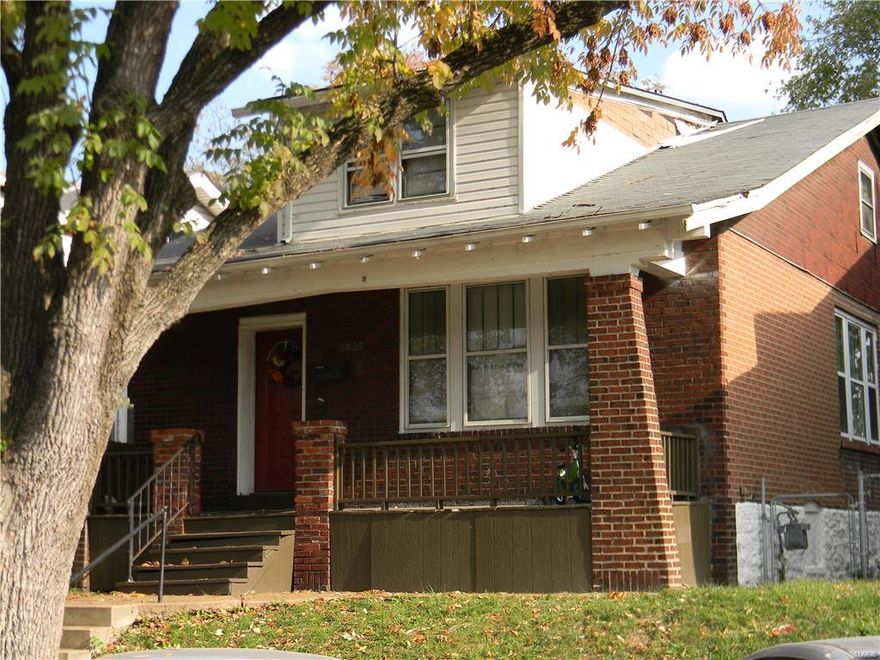 5 bedroom, 2 bath home on dead end street. Has 2 main floor bedrooms. Great location close to highway. Well maintained, nice backyard.