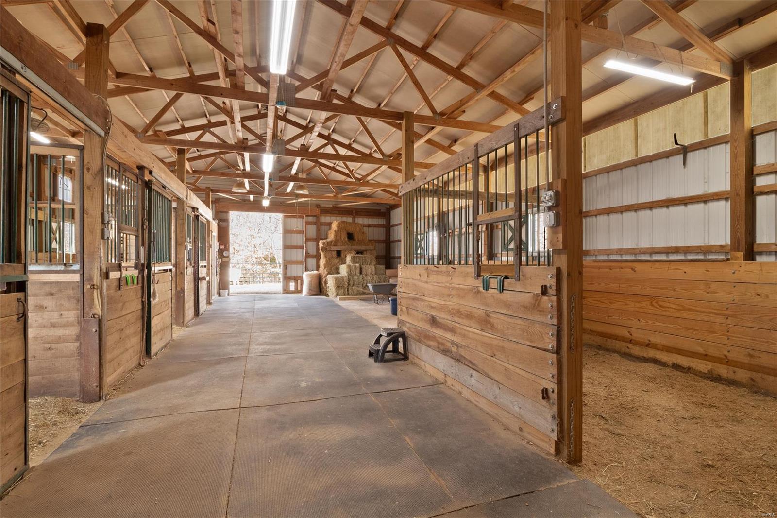 Silex, Missouri 63377, United States, 5 Bedrooms Bedrooms, ,4 BathroomsBathrooms,Residential,Pending,57869