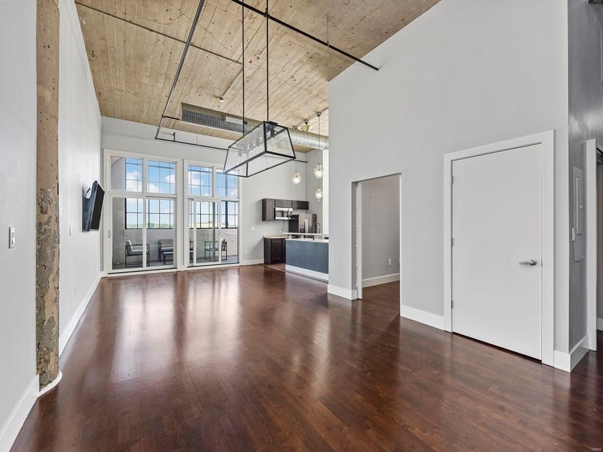 This gorgeous, loft-style condo in the popular West End Lofts can be yours! A top-floor unit with soaring ceilings and expansive windows offers flexible living with a living/dining/kitchen floor plan, one bedroom, and an additional den (great for an office). The large, enclosed, balcony offers south-facing views and additional living space for a hammock or practicing your golf swing. The stylish kitchen is equipped with stainless steel appliances, and an island with breakfast bar, combining functionality and style for culinary enthusiasts and entertainers alike. The spa-like bathroom recently had a $30k remodel and the AC unit is brand new. Also included is a new washer and dryer. Building amenities include an outdoor swimming pool, fitness center, billiards room, guest suite, gated/covered parking, and wifi. Located in the vibrant and walkable CWE and close to it all - City Foundry, The Amory, IKEA, Cortex, BJC, WU Medical School, and SLU. Ready for you to move in and ENJOY! Location: City, Upper Level
