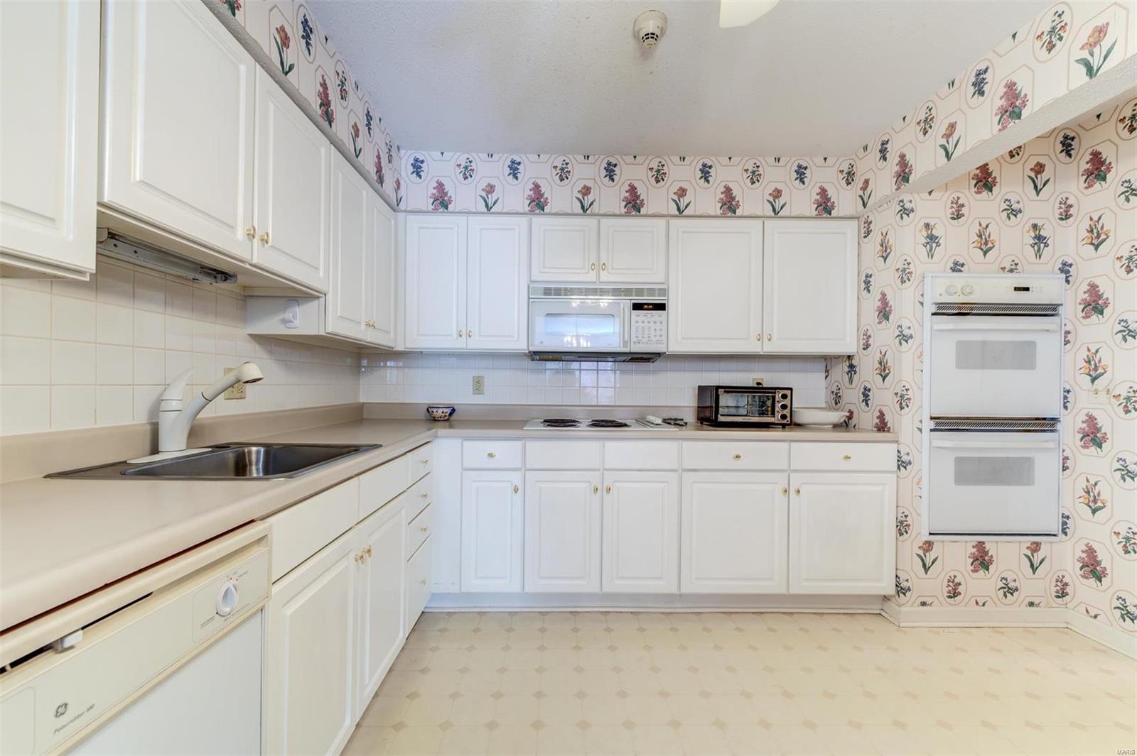 Coeur De Royale Condo Ph Iii - Residential