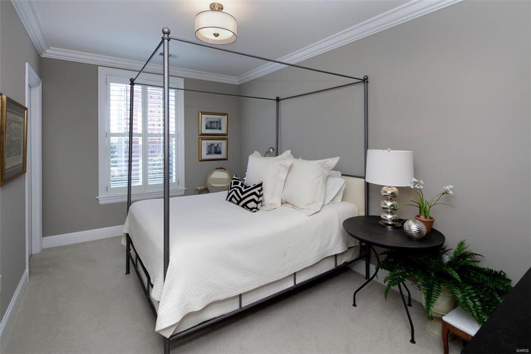 Residence At 800 S Hanley A Condo - Residential