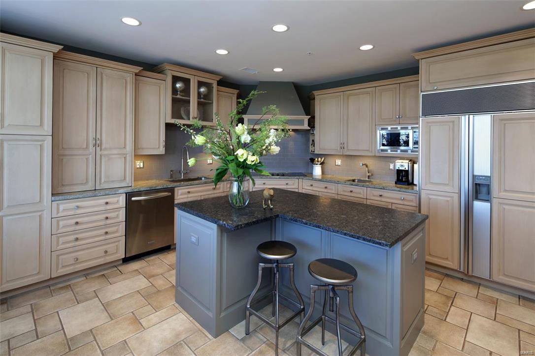 Residence At 800 S Hanley A Condo - Residential