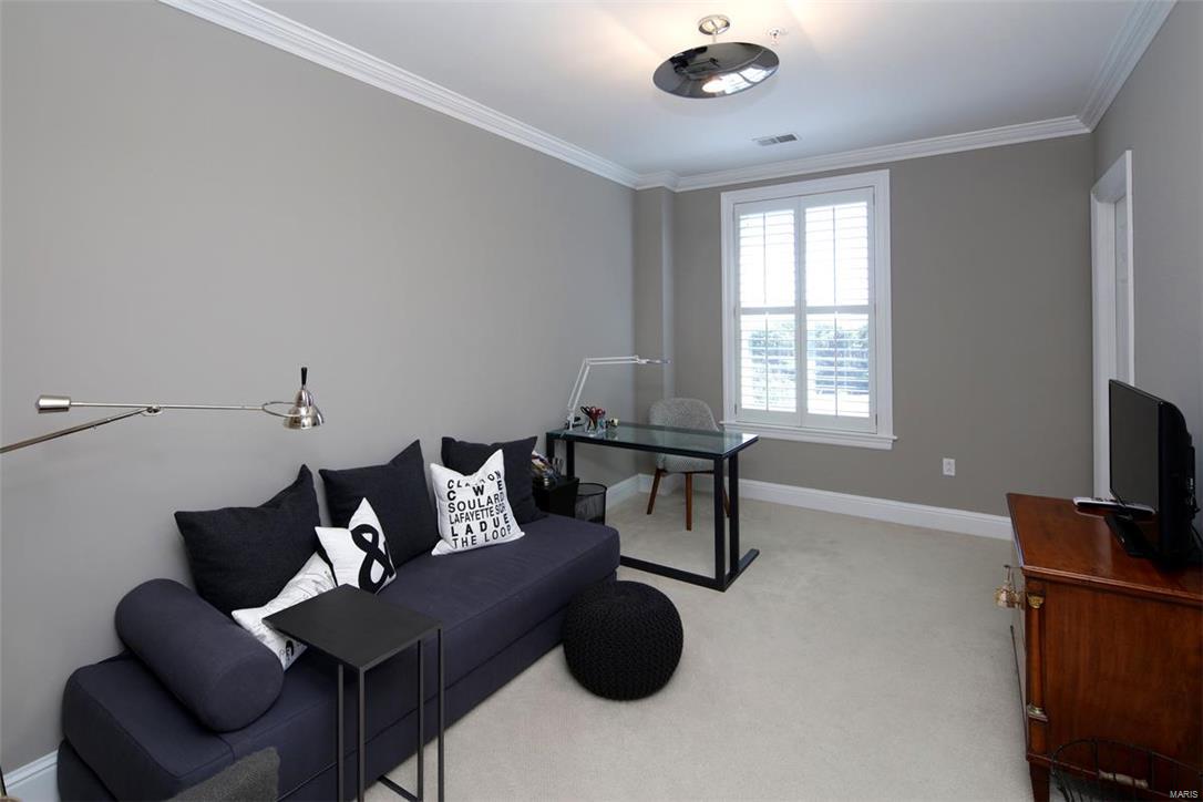 Residence At 800 S Hanley A Condo - Residential