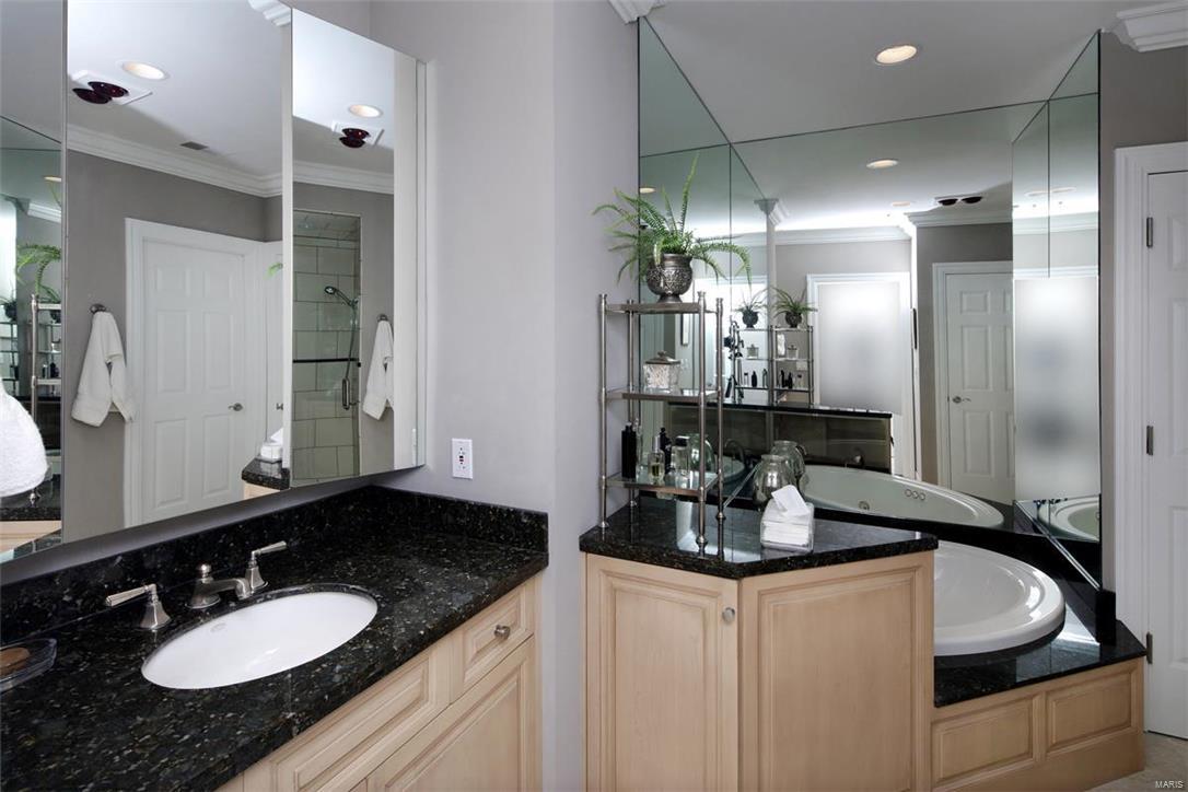 Residence At 800 S Hanley A Condo - Residential