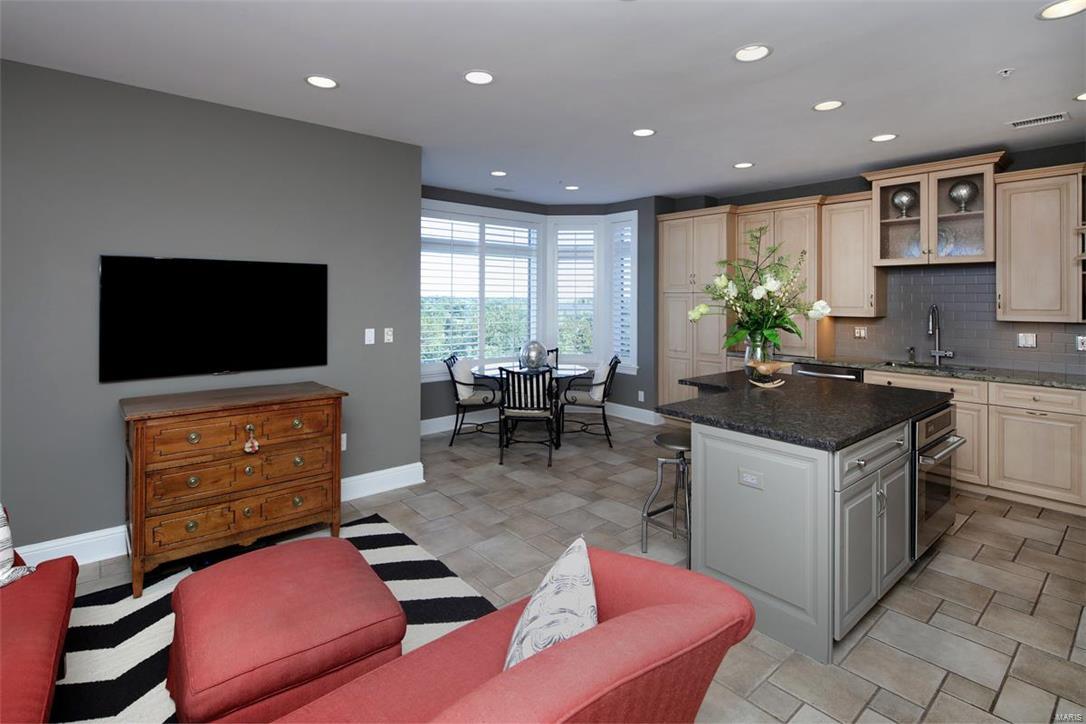 Residence At 800 S Hanley A Condo - Residential