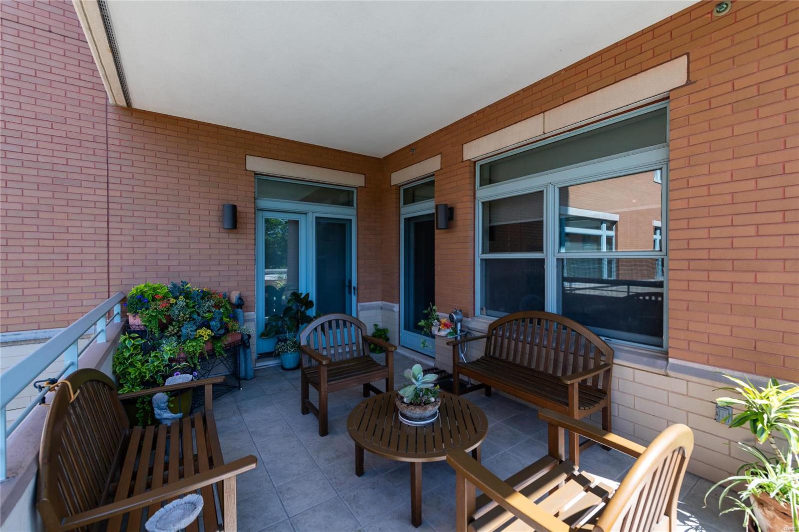 Residence At 800 S Hanley A Condo - Residential