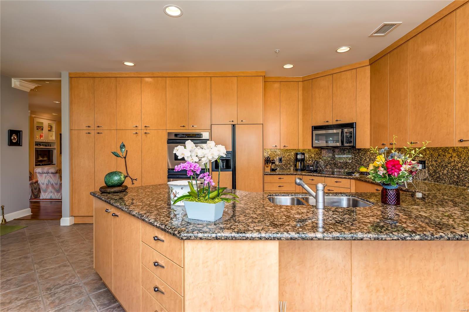 Residence At 800 S Hanley A Condo - Residential