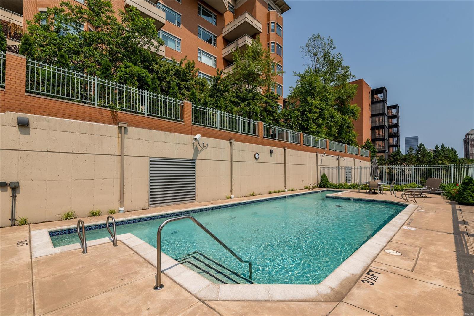 Residence At 800 S Hanley A Condo - Residential