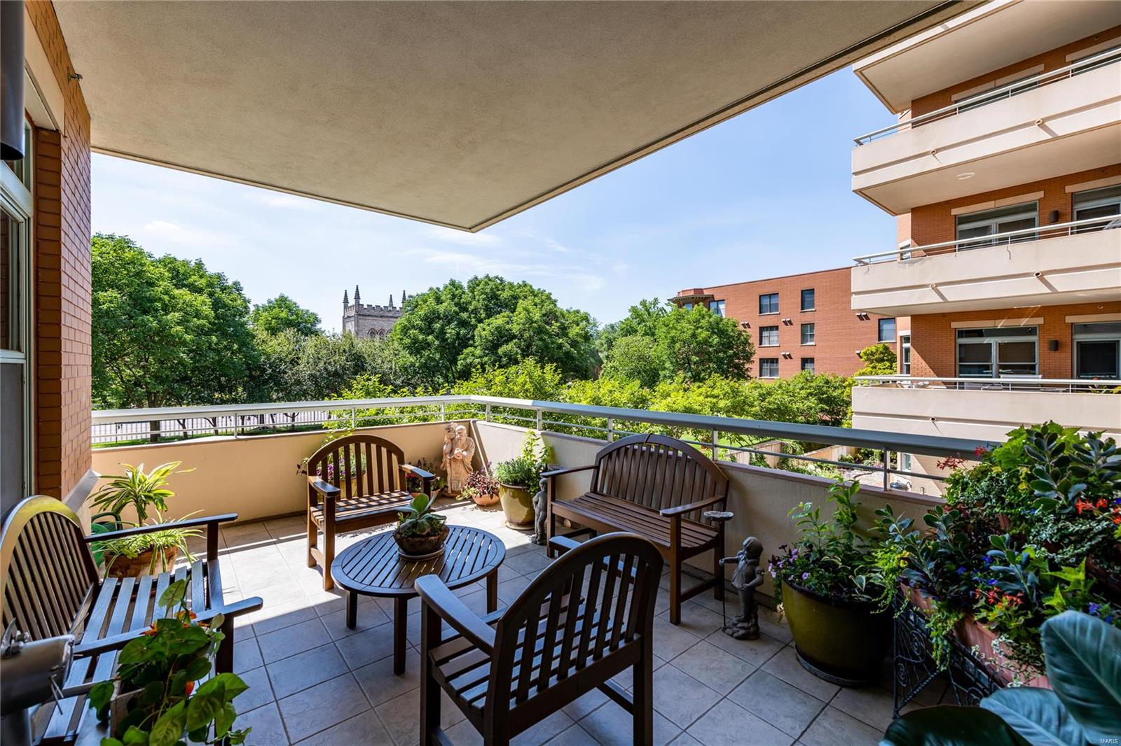 Residence At 800 S Hanley A Condo - Residential