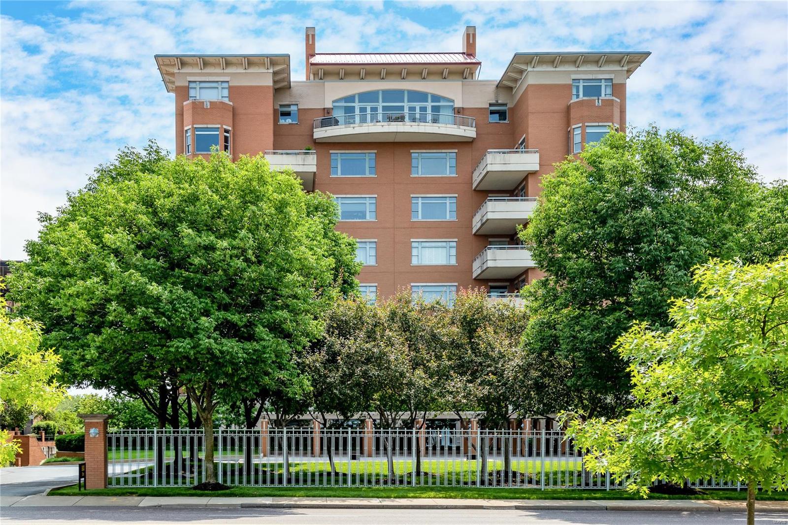 Residence At 800 S Hanley A Condo - Residential