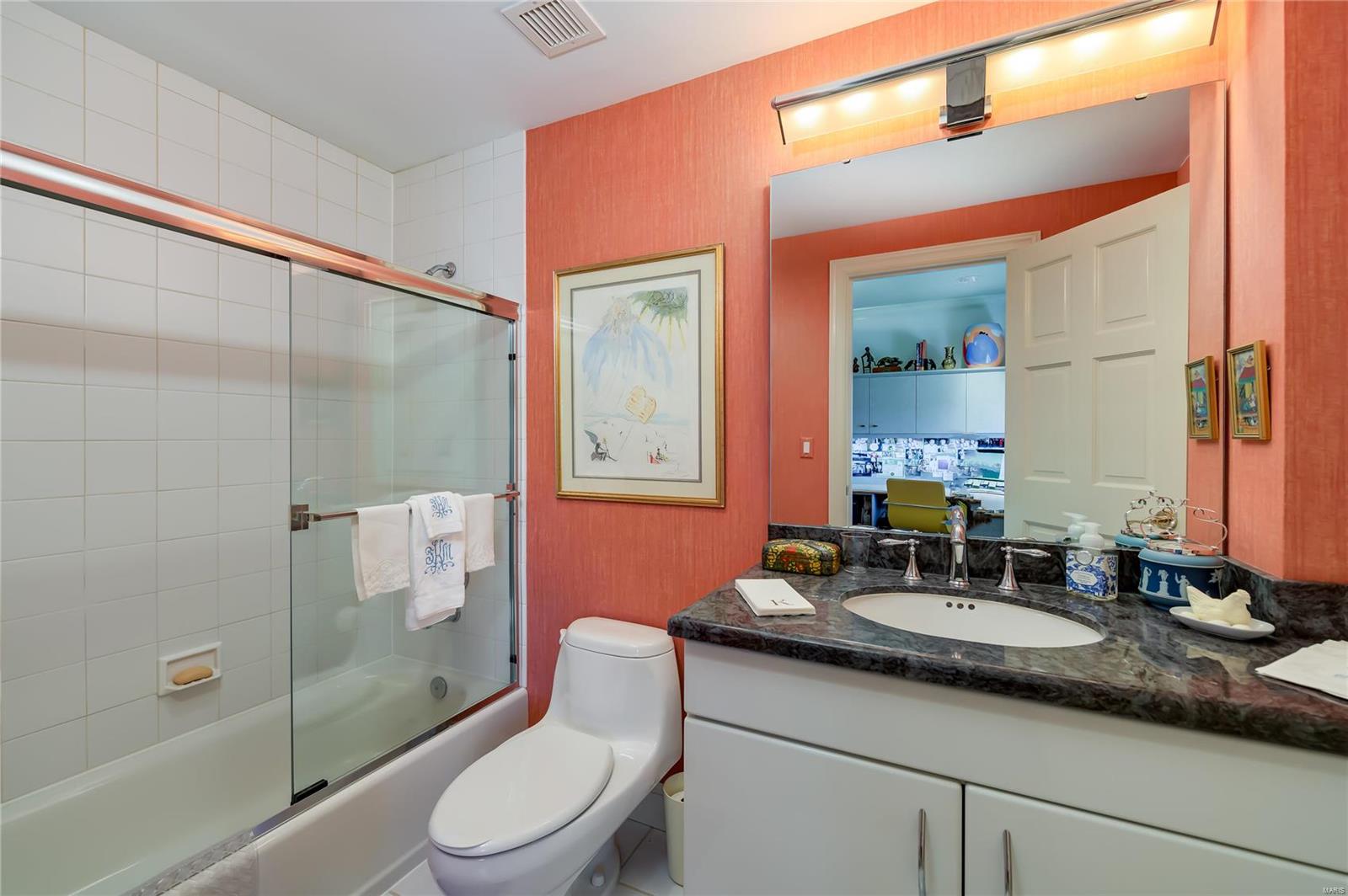 Residence At 800 S Hanley A Condo - Residential