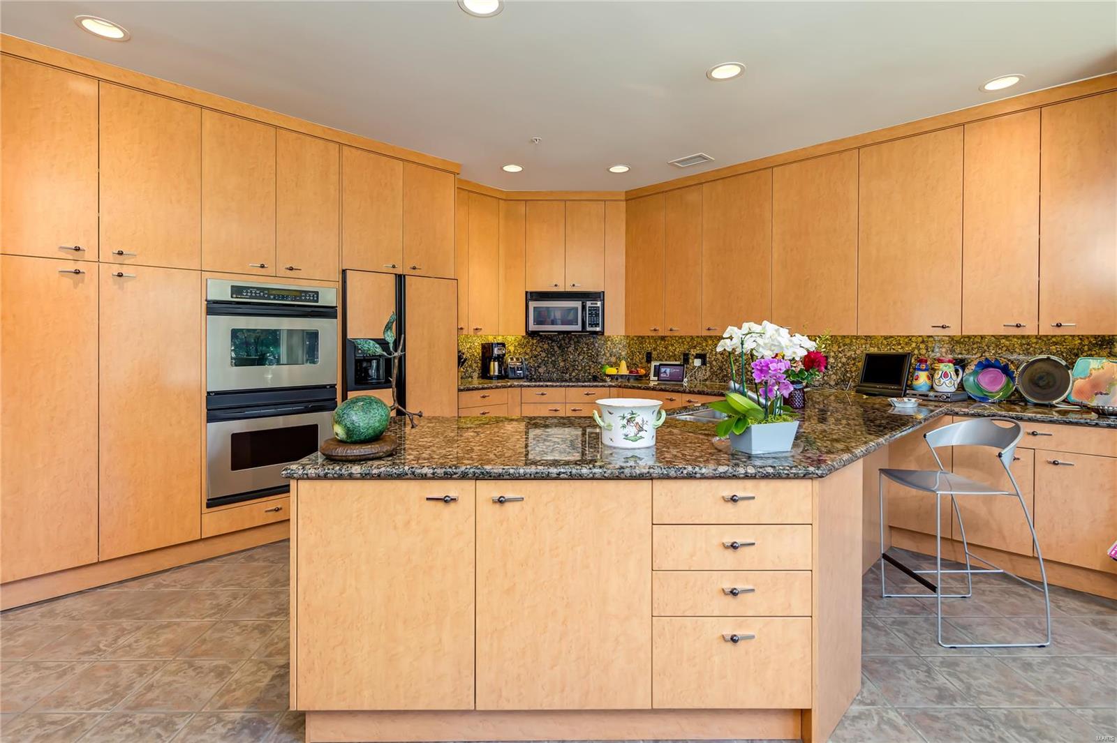 Residence At 800 S Hanley A Condo - Residential