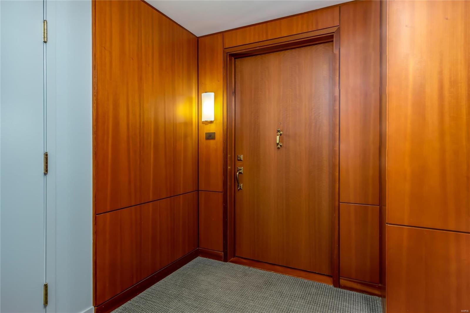 Residence At 800 S Hanley A Condo - Residential