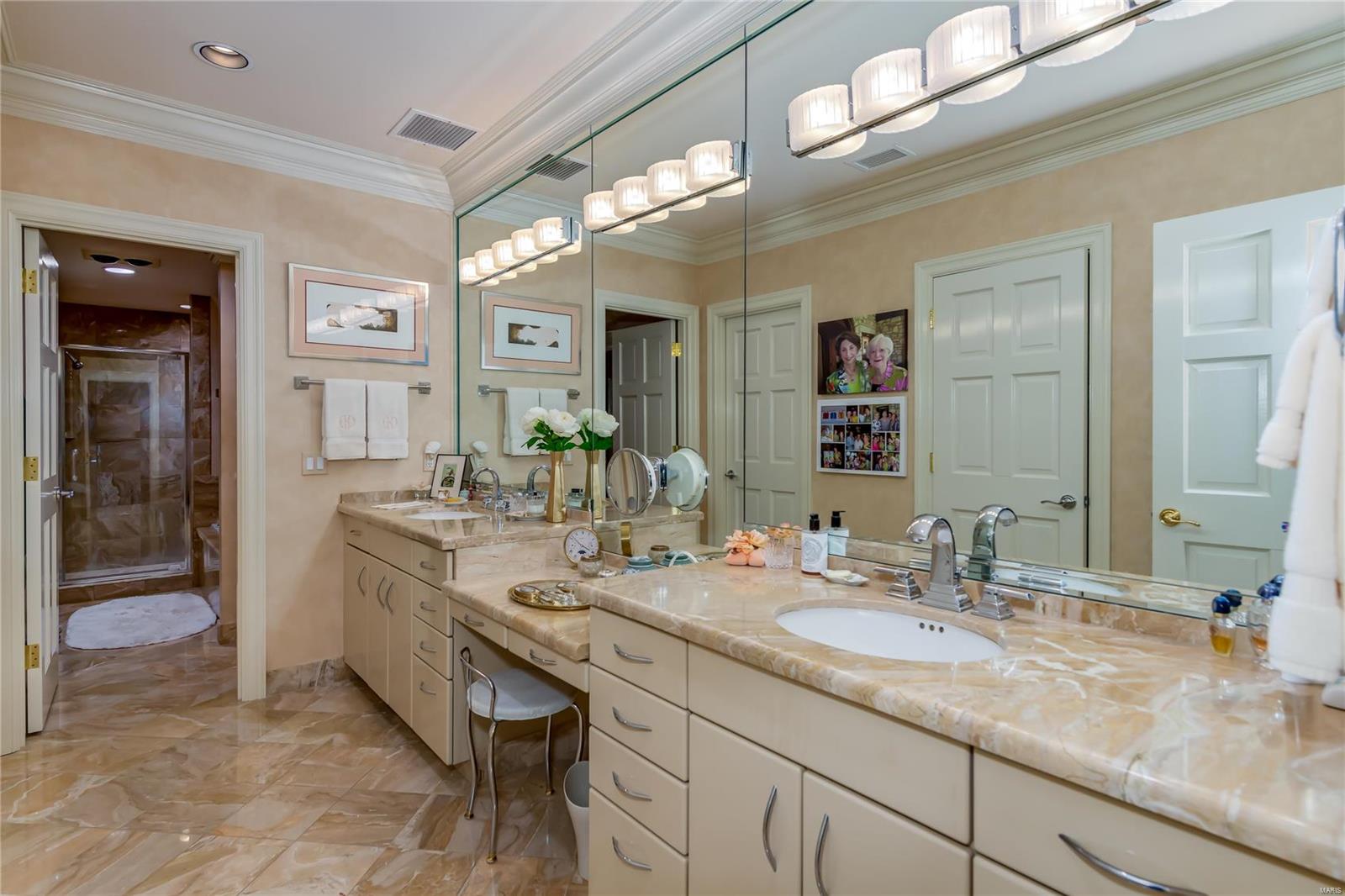 Residence At 800 S Hanley A Condo - Residential