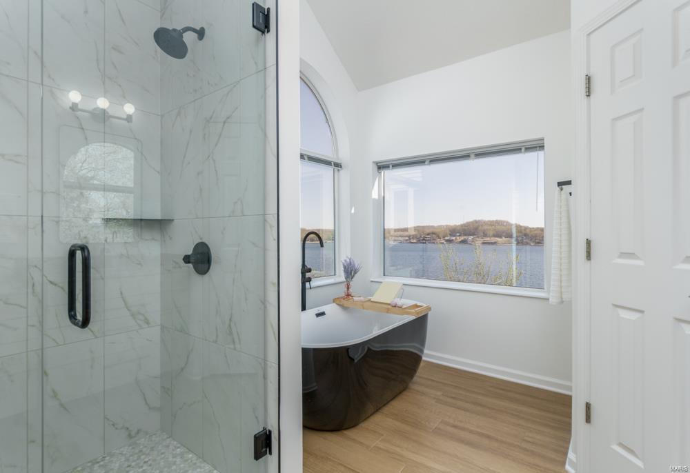 FOUE SEASONS - Residential