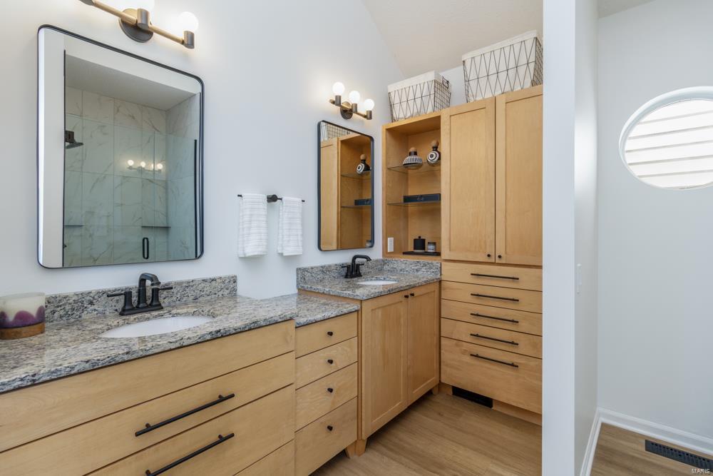 FOUE SEASONS - Residential