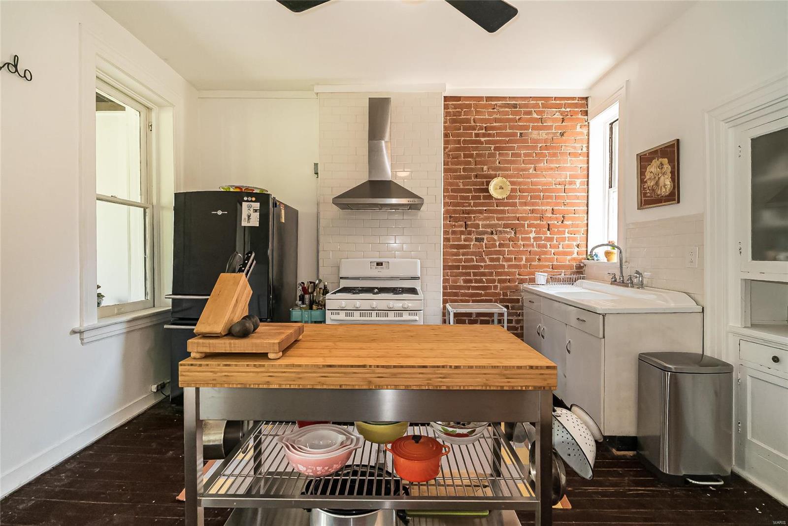 Mcadaras Add - Commercial Sale