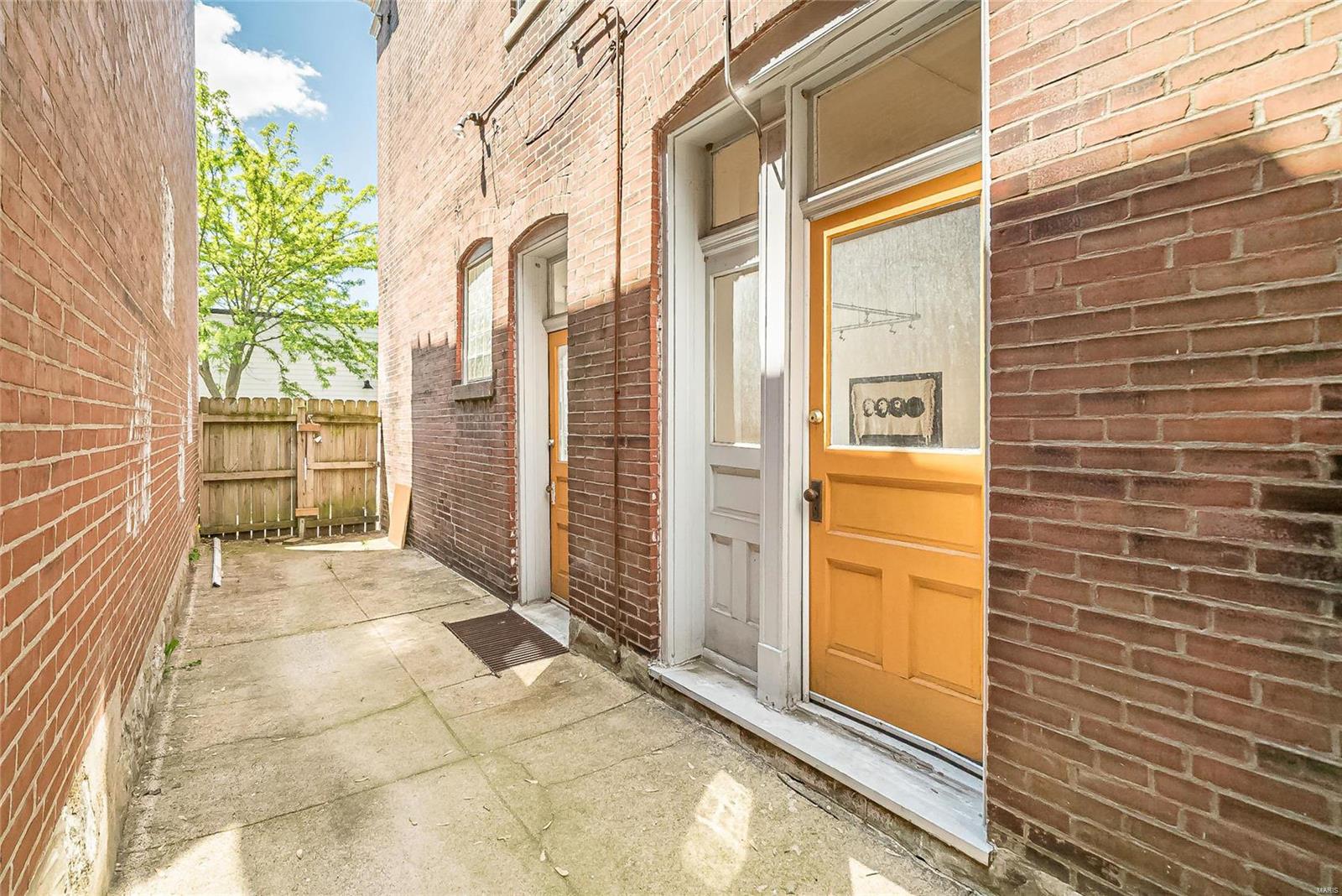 Mcadaras Add - Commercial Sale