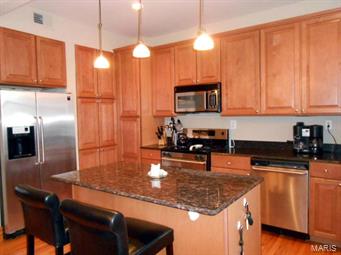 Cloverleaf Condo - Residential