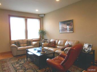 Cloverleaf Condo - Residential