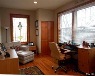 Cloverleaf Condo - Residential