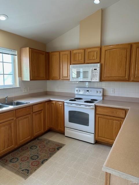 Bridgeton, Missouri 63044, United States, 2 Bedrooms Bedrooms, ,3 BathroomsBathrooms,Residential,Pending,28455