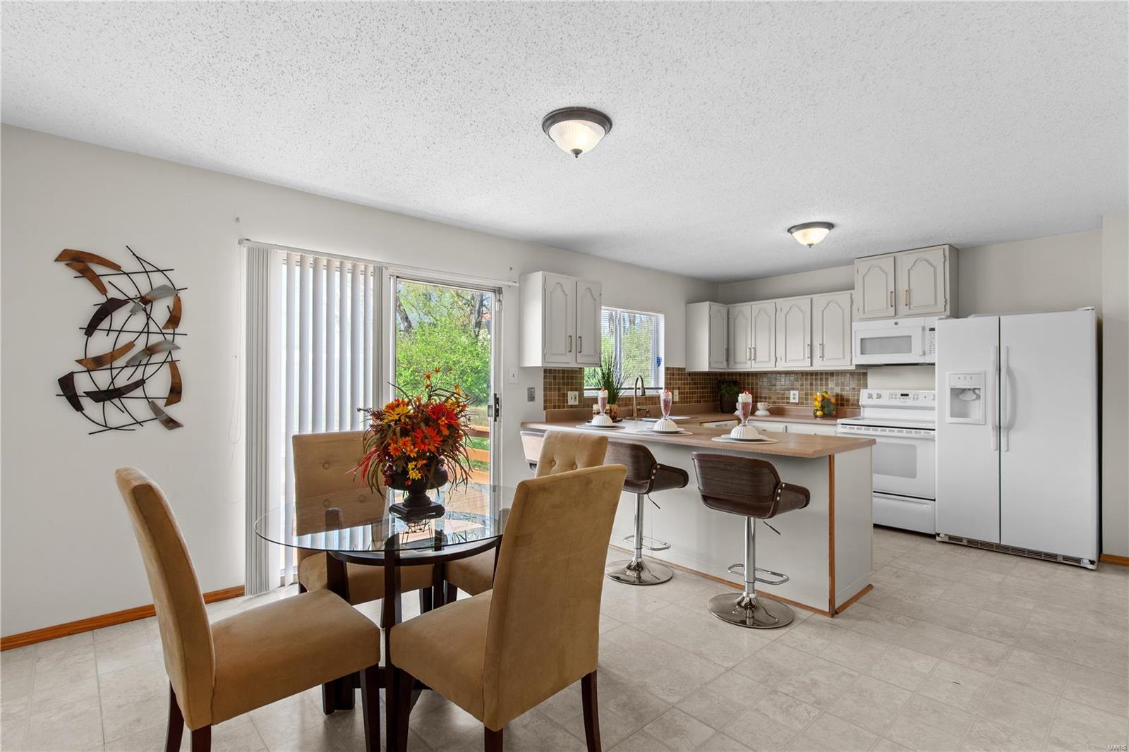 Florissant, Missouri 63033, United States, 5 Bedrooms Bedrooms, ,3 BathroomsBathrooms,Residential,Coming Soon,94530