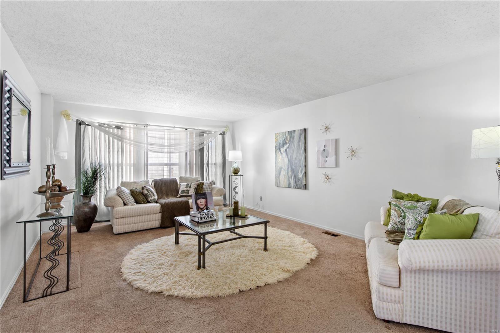 Florissant, Missouri 63033, United States, 5 Bedrooms Bedrooms, ,3 BathroomsBathrooms,Residential,Coming Soon,94530