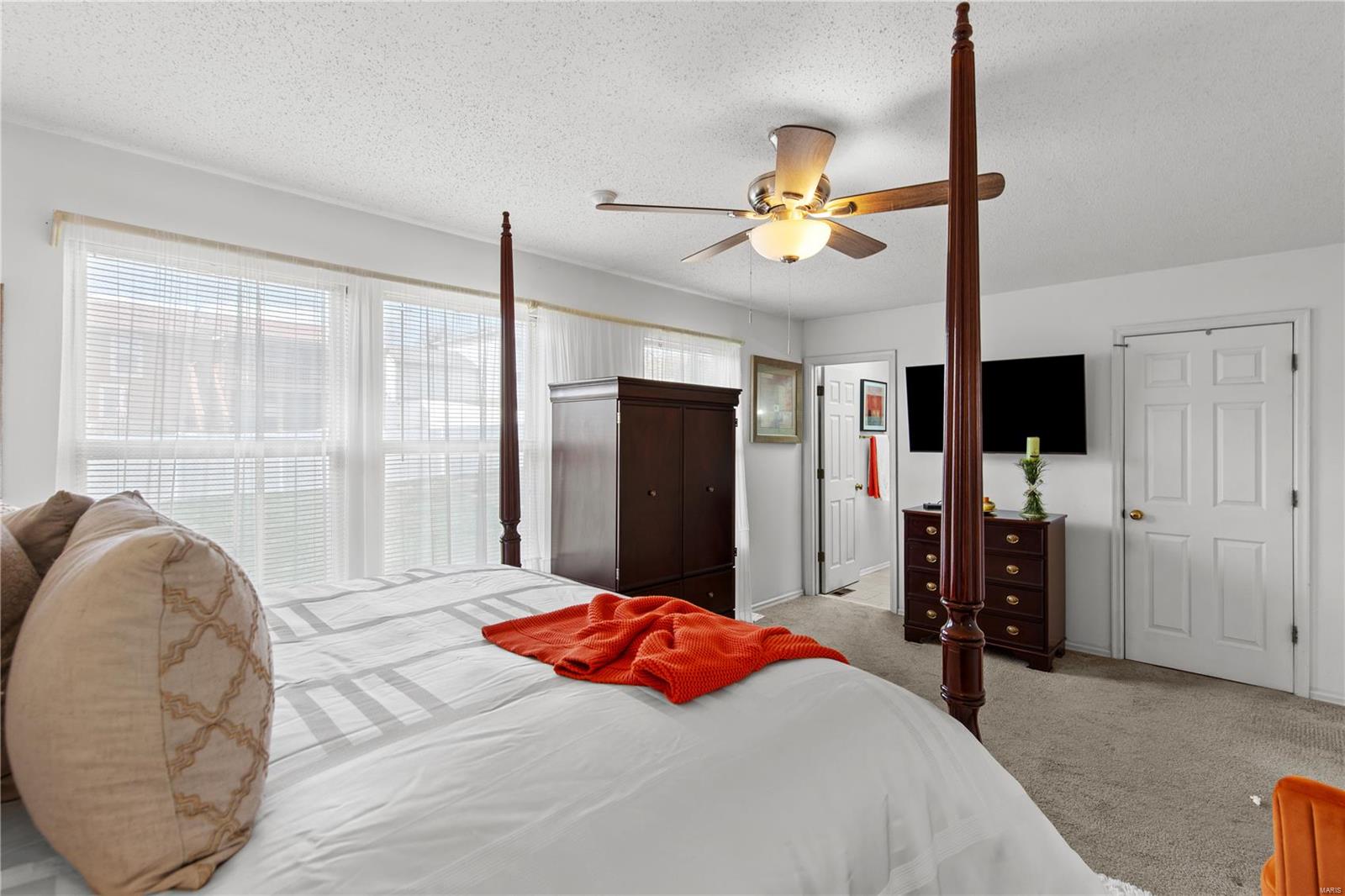 Florissant, Missouri 63033, United States, 5 Bedrooms Bedrooms, ,3 BathroomsBathrooms,Residential,Coming Soon,94530