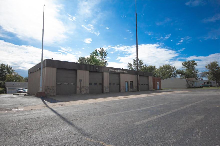 Make it what you want! Over 4000 square feet of space in this building, tons to offer and easy to make it what you want! Large open space 47x38 with THREE 12' overhead doors additional bay measuring 54x23 with an additional 12' overhead door. Office space, kitchen space, bathroom, storage space and plenty of water utilities & electric throughout the building.  Located at the corner of South Hwy 47 in high traffic and high visibility.  Zoned RC-2 Residential Commercial Planned District and in the Federal Opportunity Zone. Location: City, Corner Location, High Traffic, Hwy/Interstate Frntg