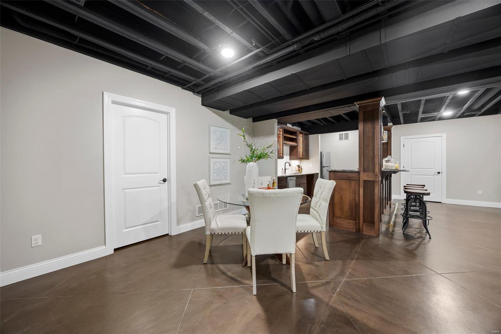 St Louis, Missouri 63122, United States, 5 Bedrooms Bedrooms, ,5 BathroomsBathrooms,Residential,Active,116337