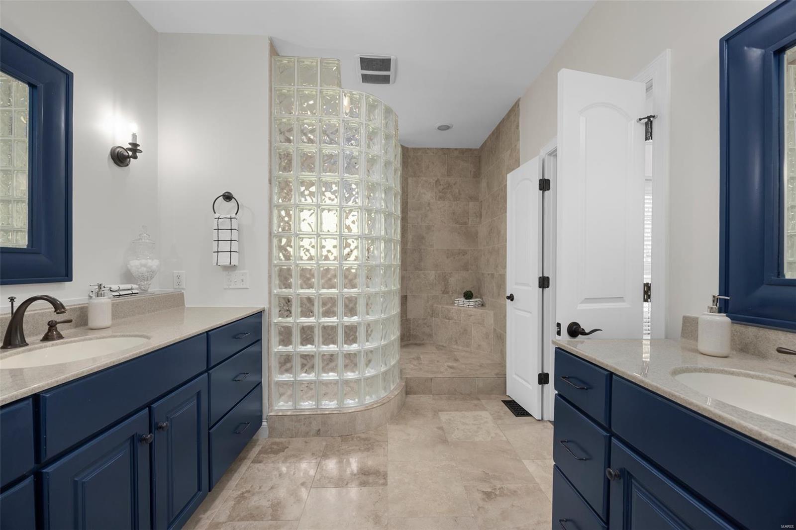 St Louis, Missouri 63122, United States, 5 Bedrooms Bedrooms, ,5 BathroomsBathrooms,Residential,Active,116337