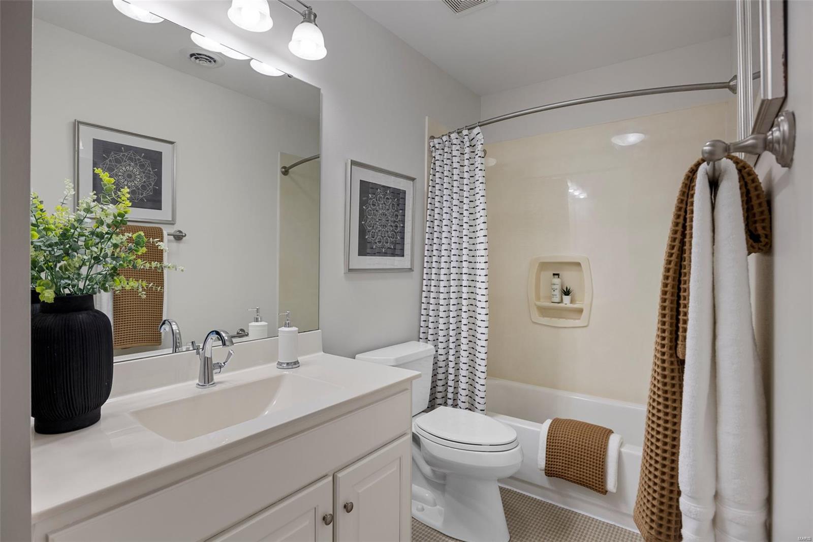 St Louis, Missouri 63122, United States, 5 Bedrooms Bedrooms, ,5 BathroomsBathrooms,Residential,Active,116337