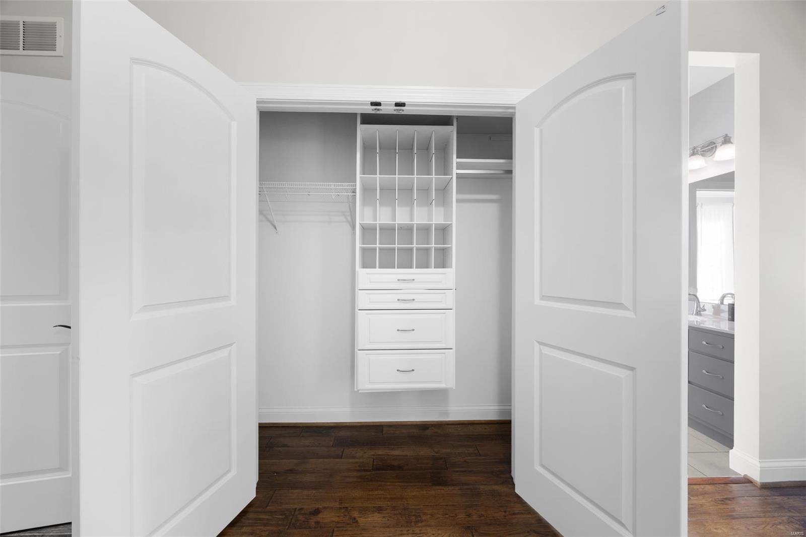 St Louis, Missouri 63122, United States, 5 Bedrooms Bedrooms, ,5 BathroomsBathrooms,Residential,Active,116337