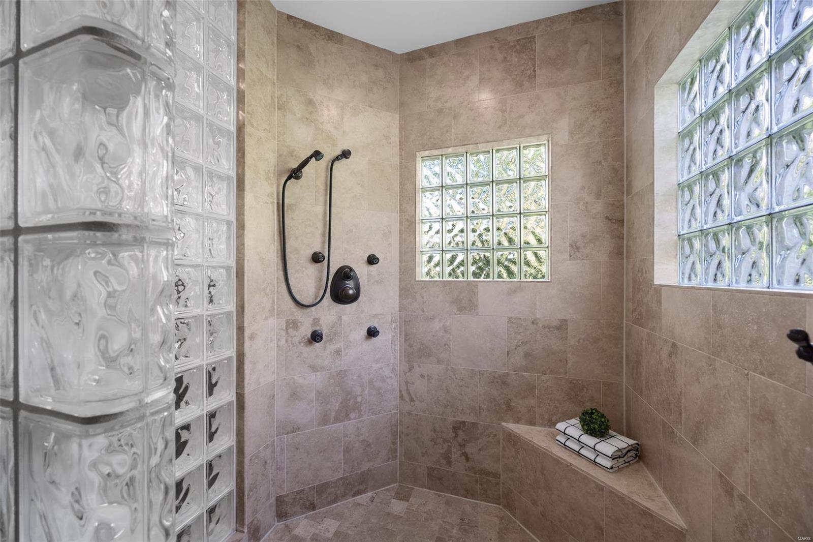 St Louis, Missouri 63122, United States, 5 Bedrooms Bedrooms, ,5 BathroomsBathrooms,Residential,Active,116337