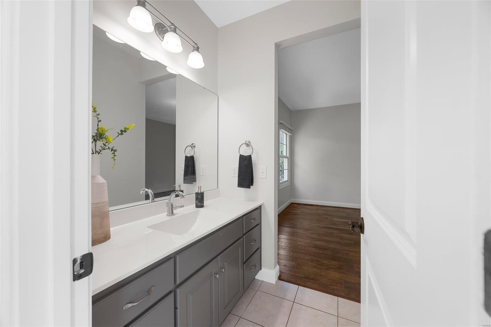 St Louis, Missouri 63122, United States, 5 Bedrooms Bedrooms, ,5 BathroomsBathrooms,Residential,Active,116337