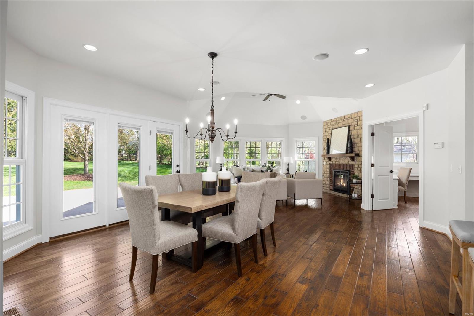 St Louis, Missouri 63122, United States, 5 Bedrooms Bedrooms, ,5 BathroomsBathrooms,Residential,Active,116337